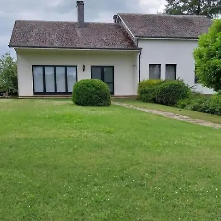 Welcoming With Large Garden